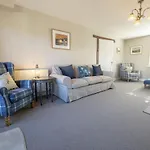 Holiday home Saxon House